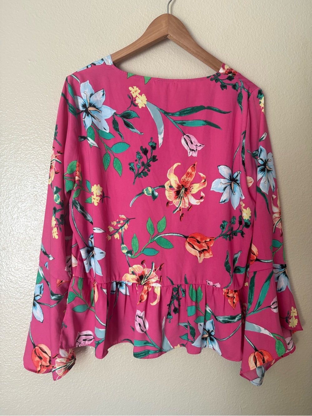 Laundry By Shelli Segal Pink Floral V-Neck Peplum Blouse - Picture 4 of 4
